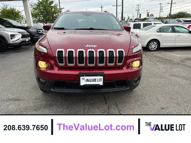 Used 2016 Red Jeep Latitude image 9