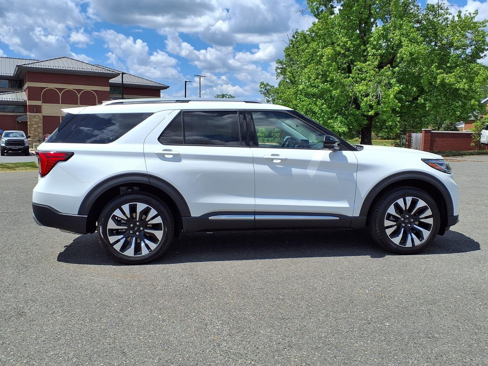 New 2026 Star White Metallic Tri-Coat Ford Platinum™ image 11
