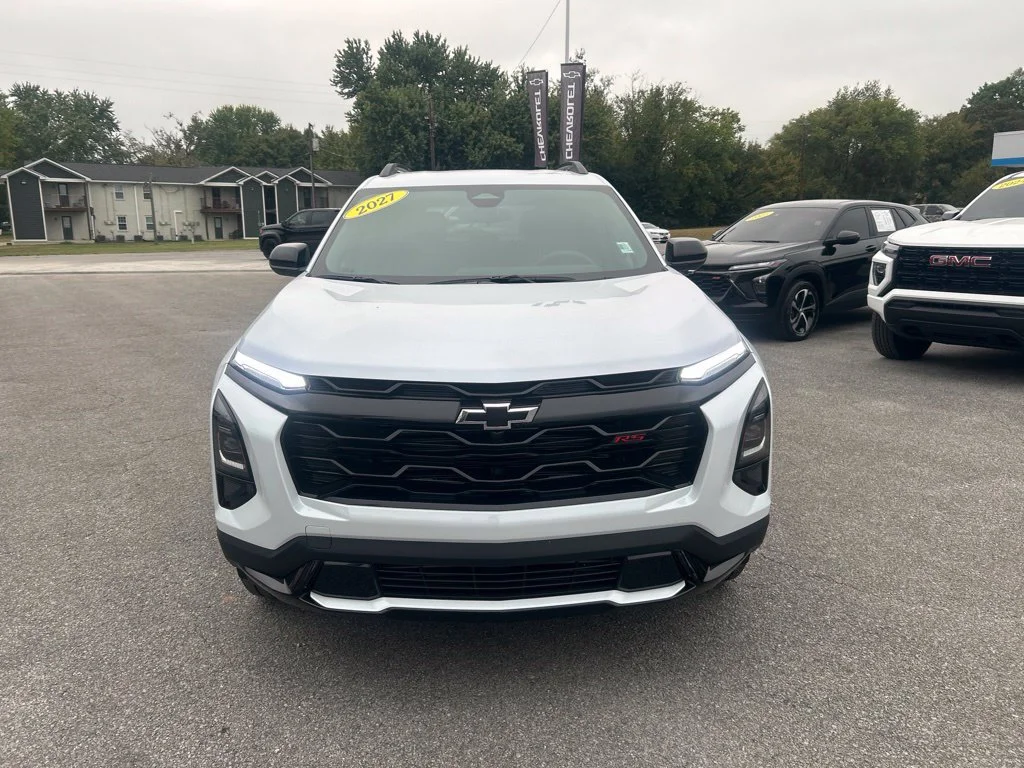 New 2027 Polar White Tricoat Chevrolet RS image 2