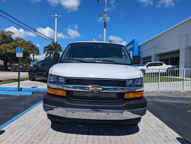 New 2025 Summit White Chevrolet WT image 3