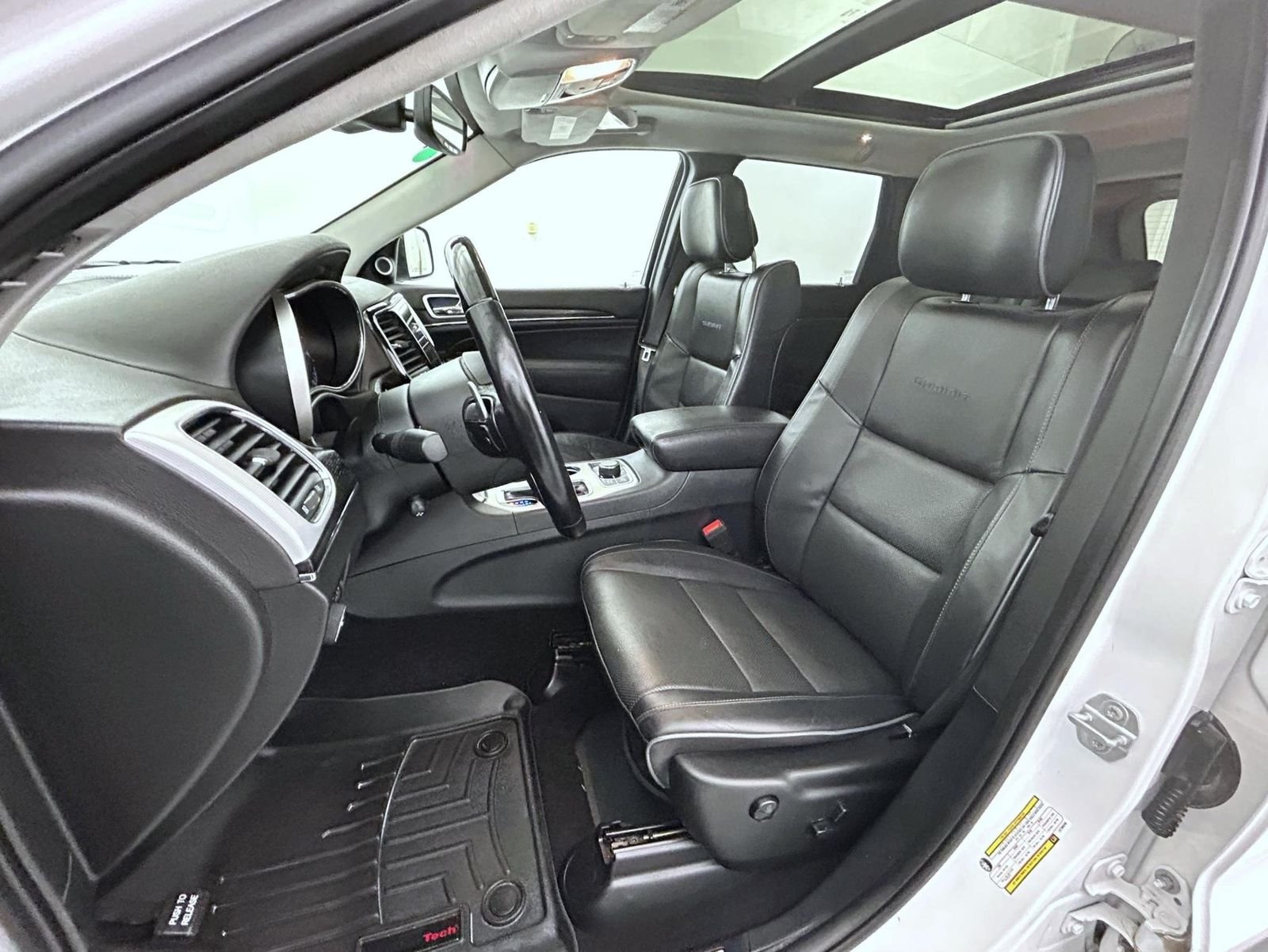 Used 2020 White Jeep Summit image 10