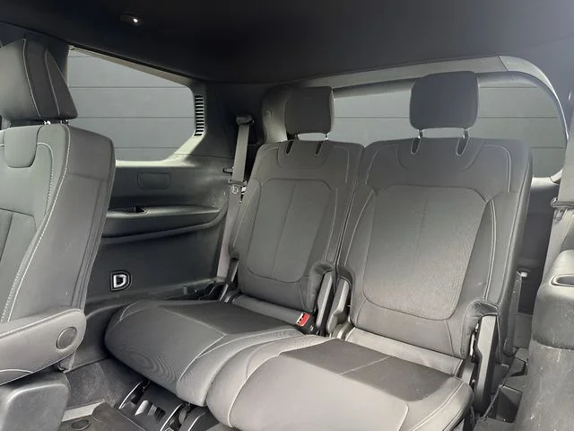 Used 2024 White Jeep Laredo image 12