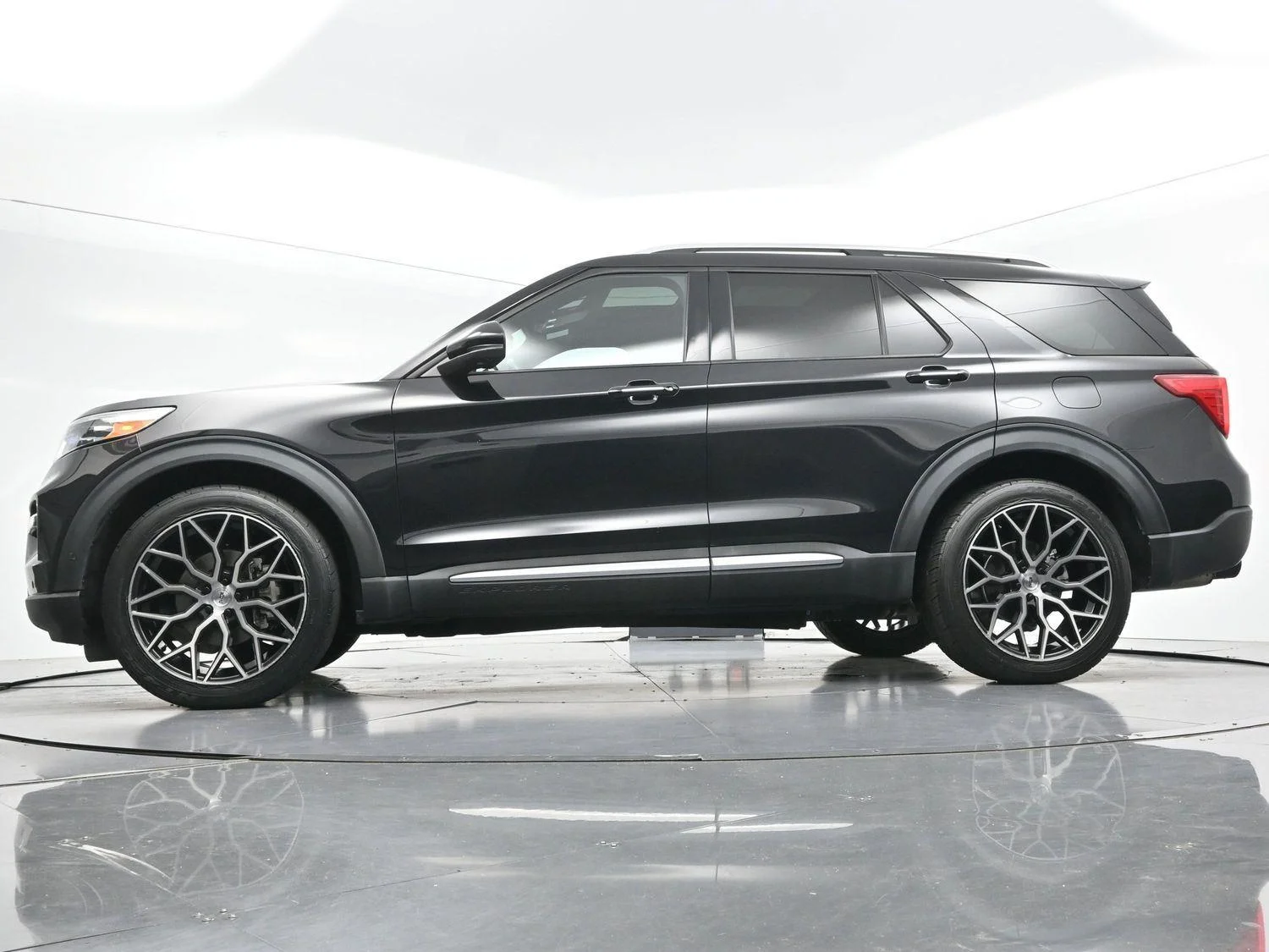 Used 2022 Agate Black Ford Platinum image 47