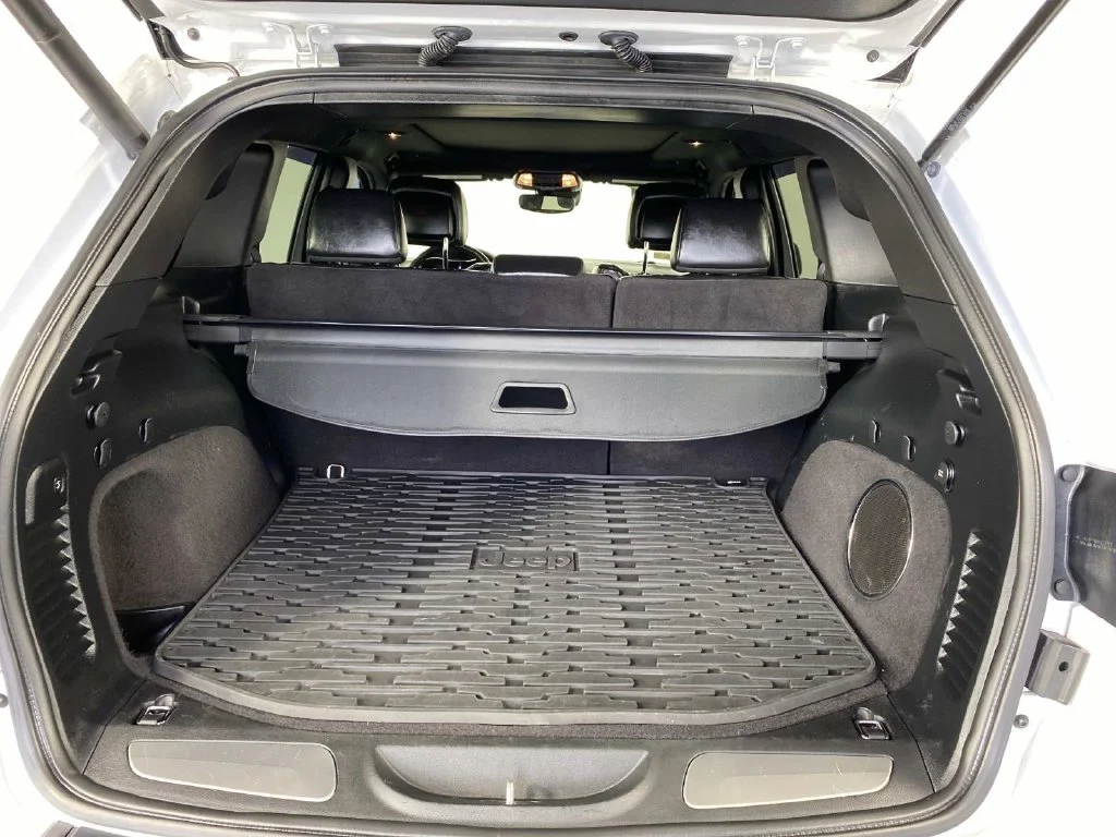 Used 2019 Bright White Clearcoat Jeep High Altitude image 8