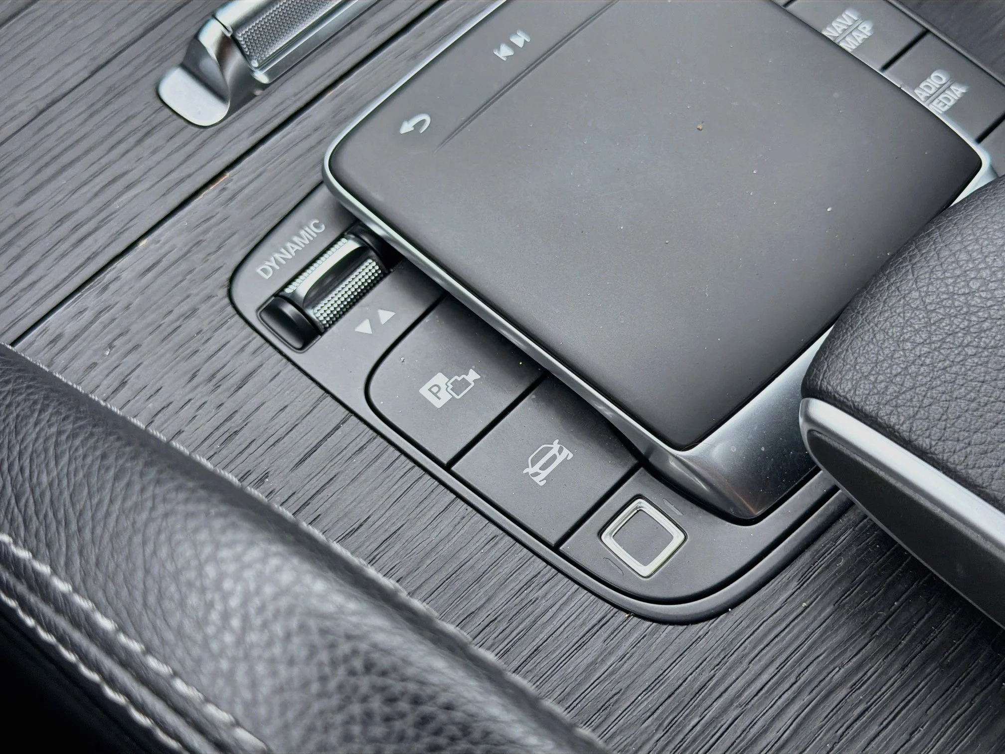 Used 2025 Obsidian Black Metallic Mercedes-Benz GLE 350 image 45