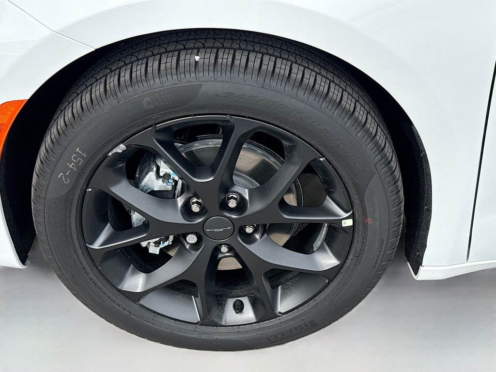 New 2027 Bright White Clear-Coat Exterior Paint Chrysler Limited image 9