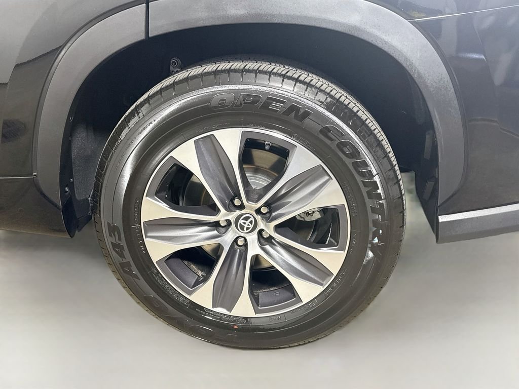 Used 2023 Midnight Black Metallic Toyota XLE image 9