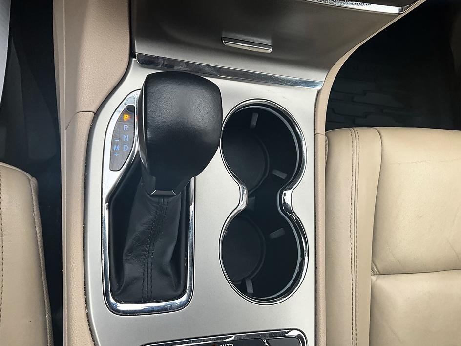 Used 2019 Gray Jeep Limited image 23