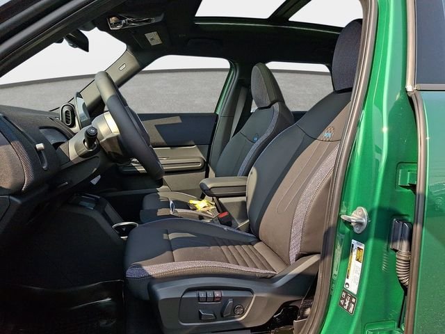 New 2027 Green MINI Signature Plus image 11