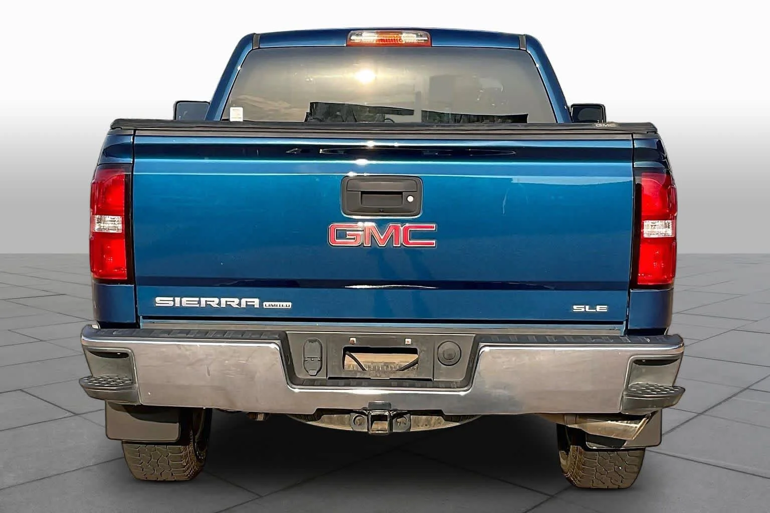 Used 2019 Stone Blue Metallic GMC SLE image 5