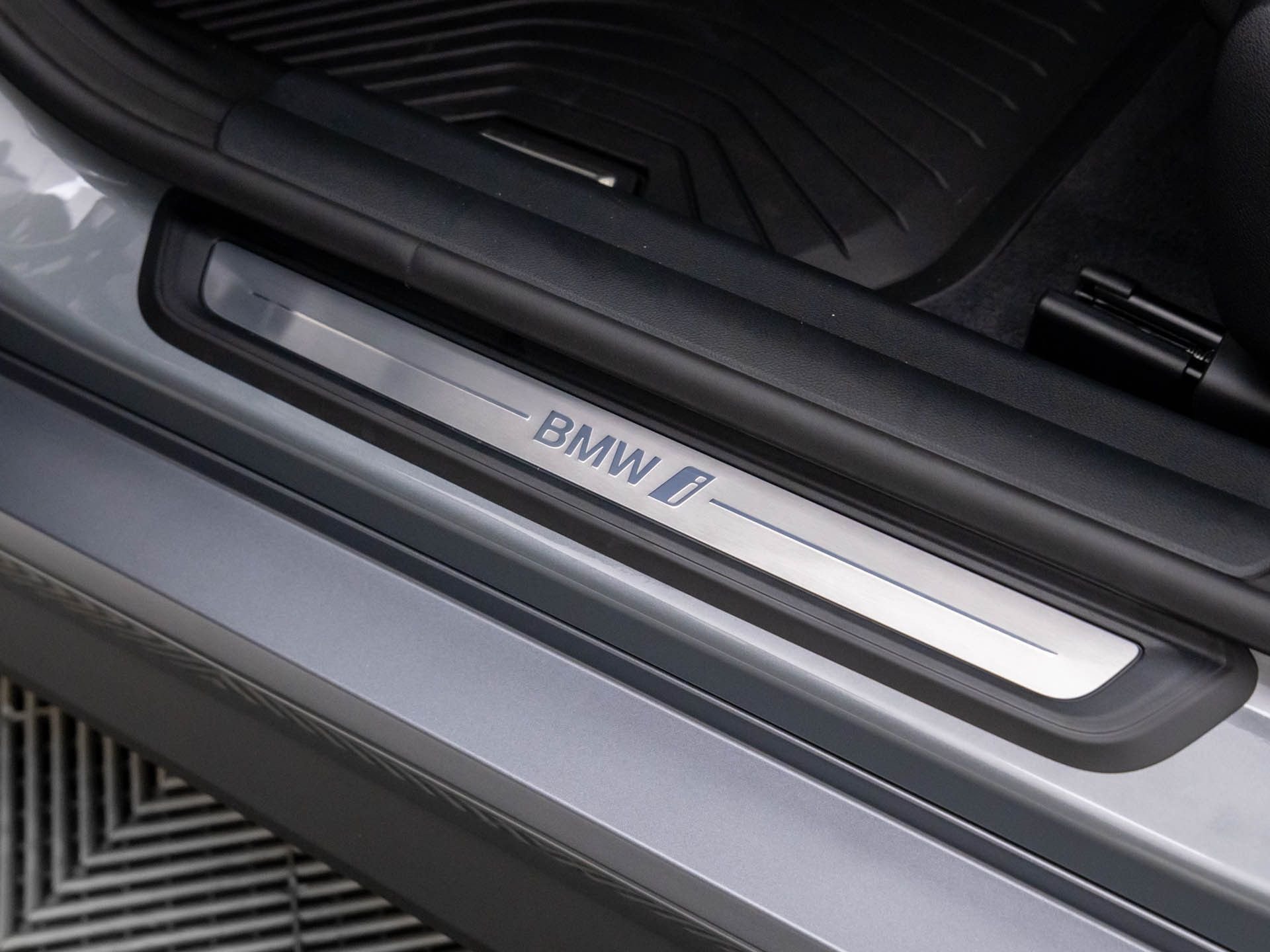 New 2026 Skyscraper Grey Metallic BMW xDrive40 image 15