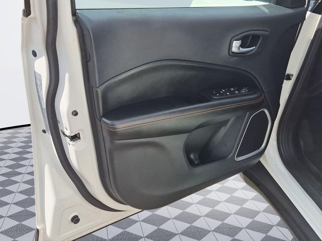 Used 2020 White Clearcoat Jeep Limited image 10