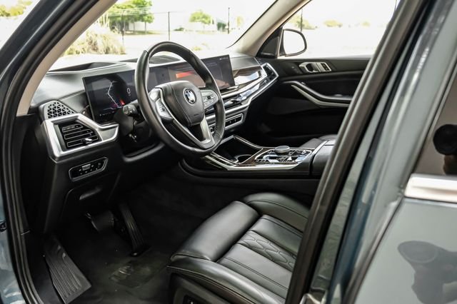 Used 2023 Blue BMW xDrive40i image 2