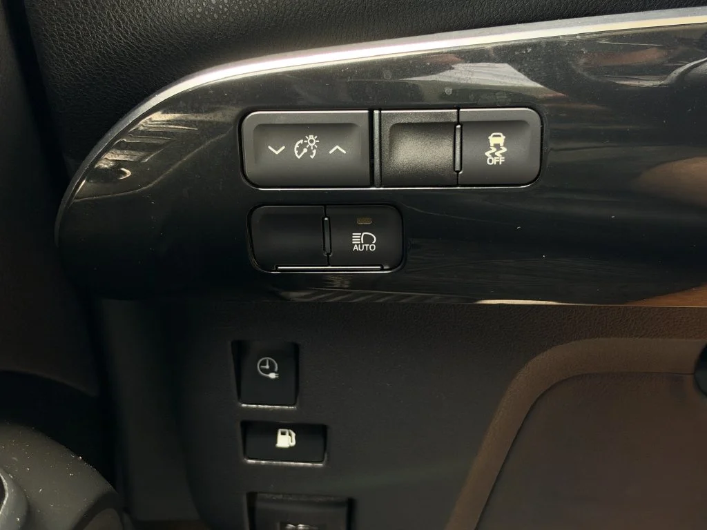 Used 2020 White Toyota XLE image 24