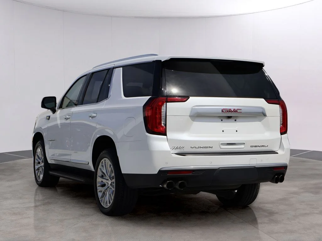 Used 2023 White Frost Tricoat GMC Denali image 5