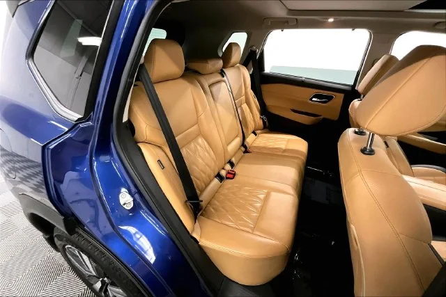 Used 2021 Caspian Blue Metallic/Super Black Nissan Platinum image 25