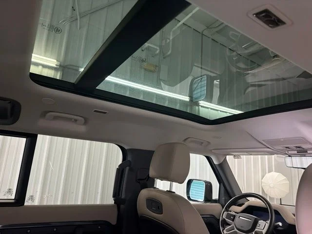 Used 2020 Tasman Blue Metallic Land Rover SE image 22
