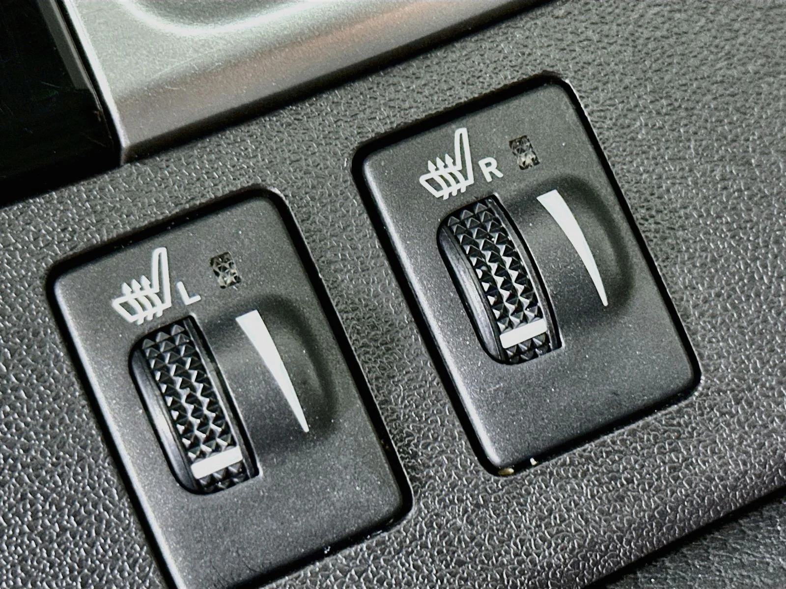 Used 2019 White Toyota XLE image 20