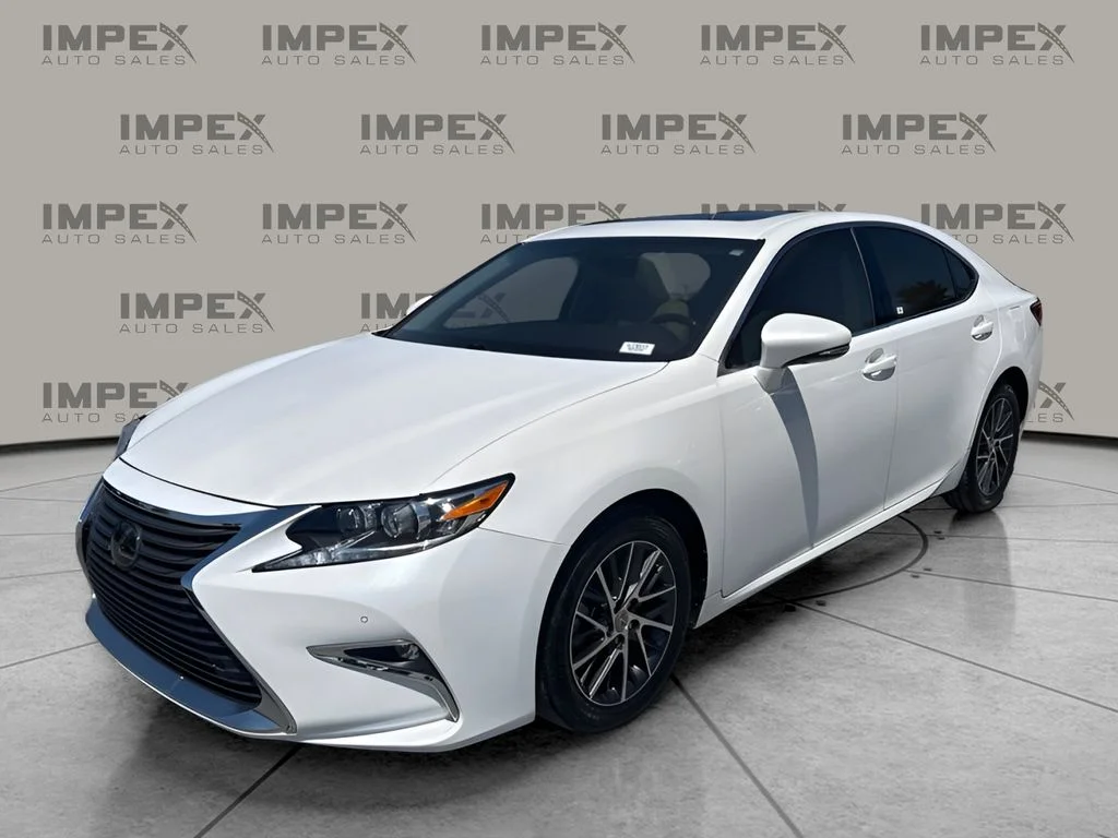 Used 2016 White Lexus 350 image 1