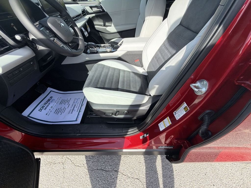 New 2026 Red Mitsubishi SE image 12