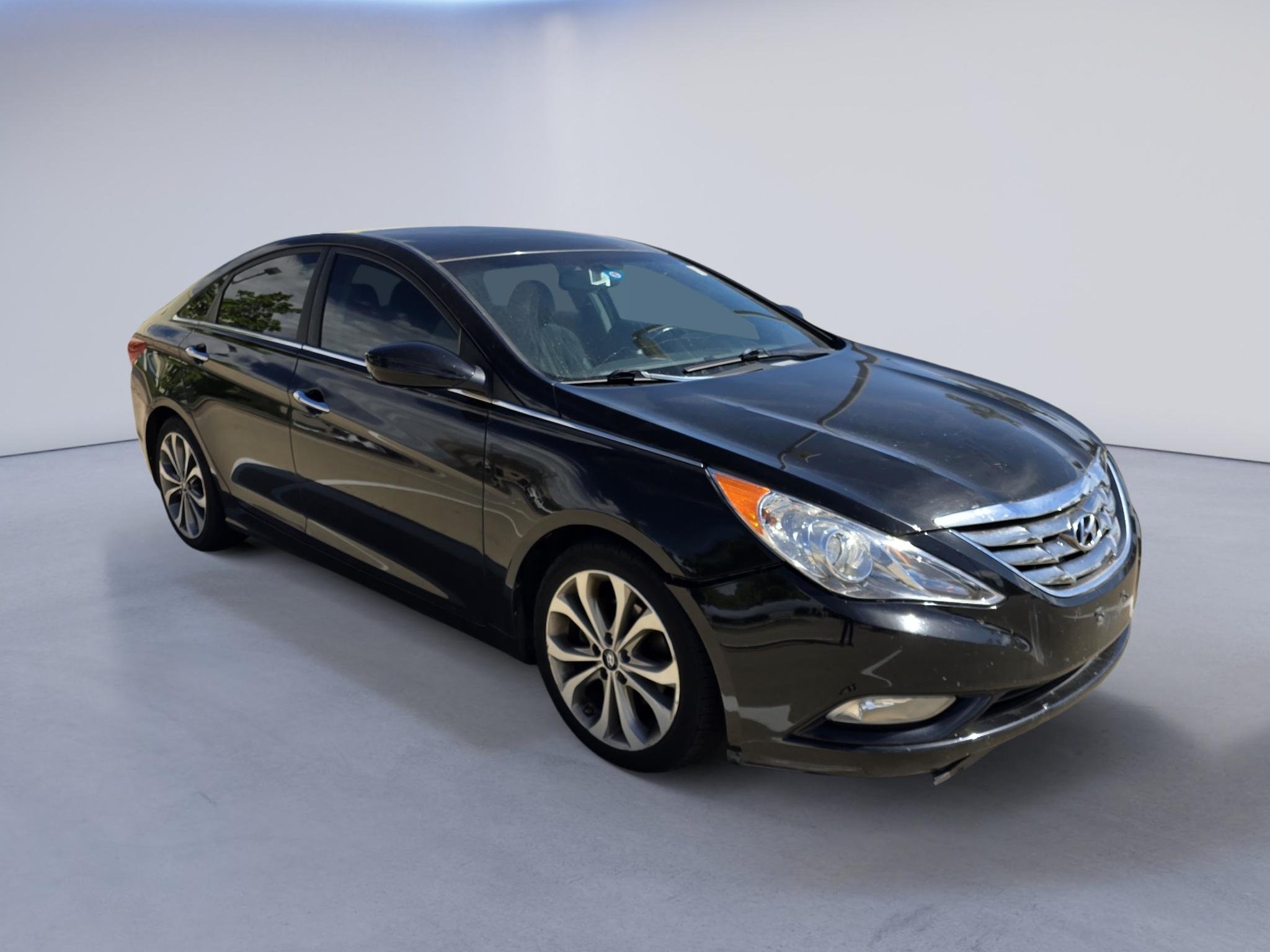 Used 2013 Midnight Black Mica Hyundai SE image 7