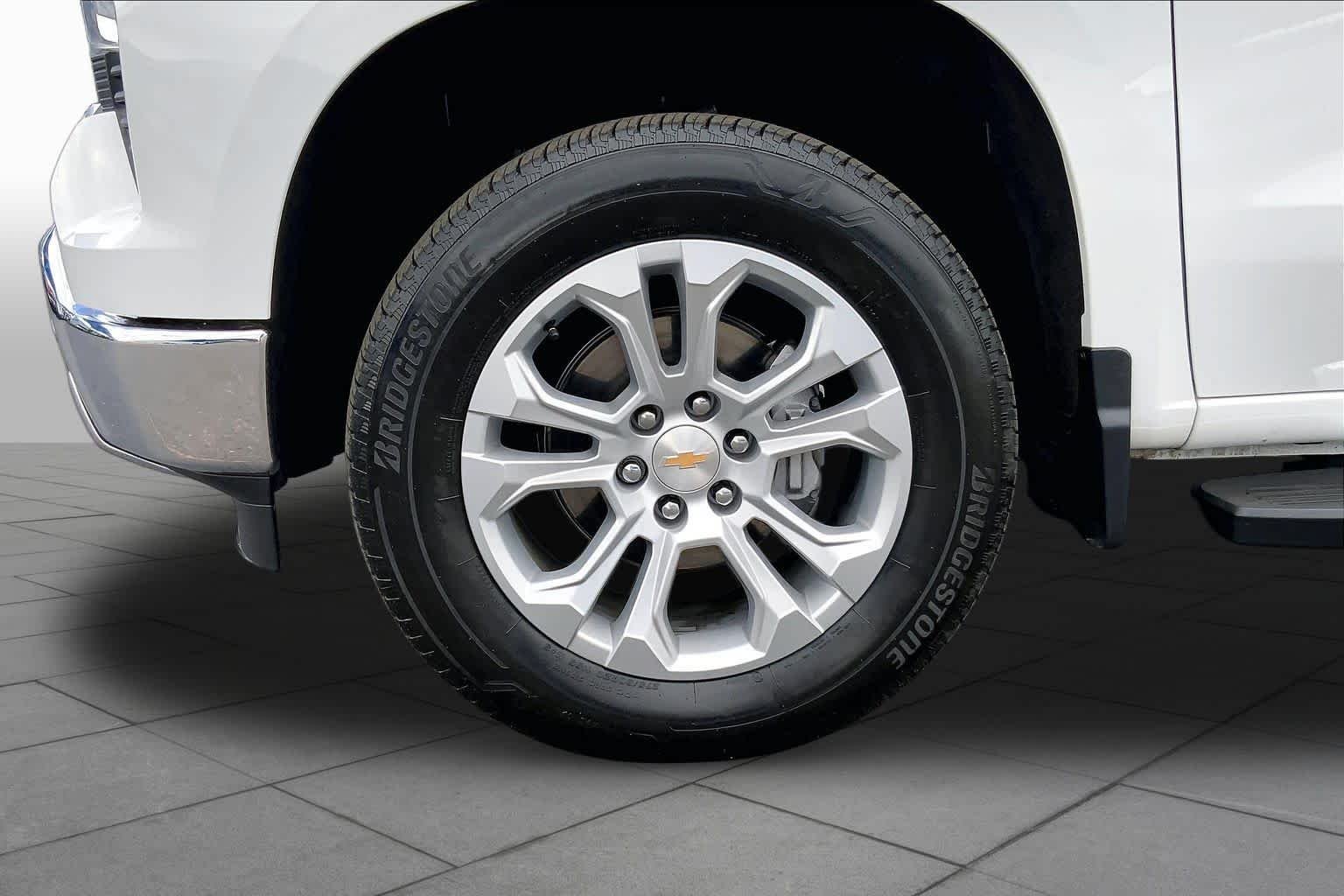 Used 2026 Summit White Chevrolet LTZ image 11