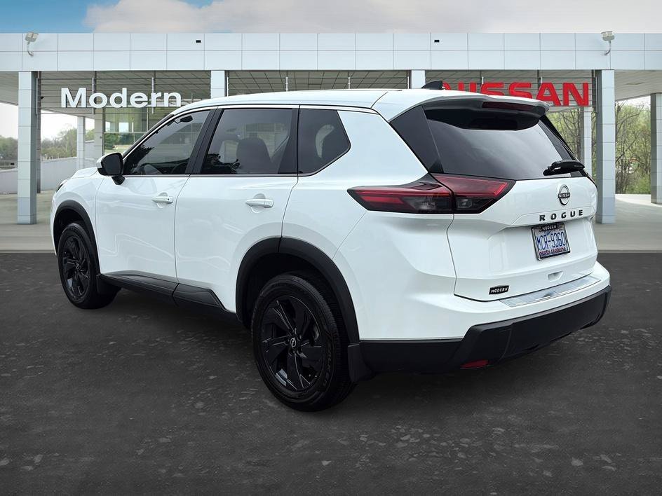 Used 2026 Everest White Pearl Tricoat Nissan SV image 3