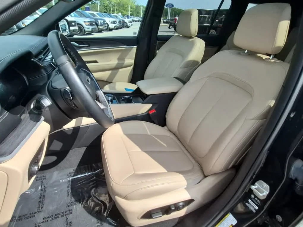 Certified Used 2024 Rocky Mountain Pearlcoat Jeep Limited image 12