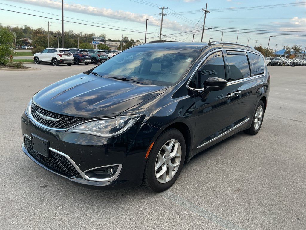 2018 Chrysler Pacifica Touring Plus photo 3