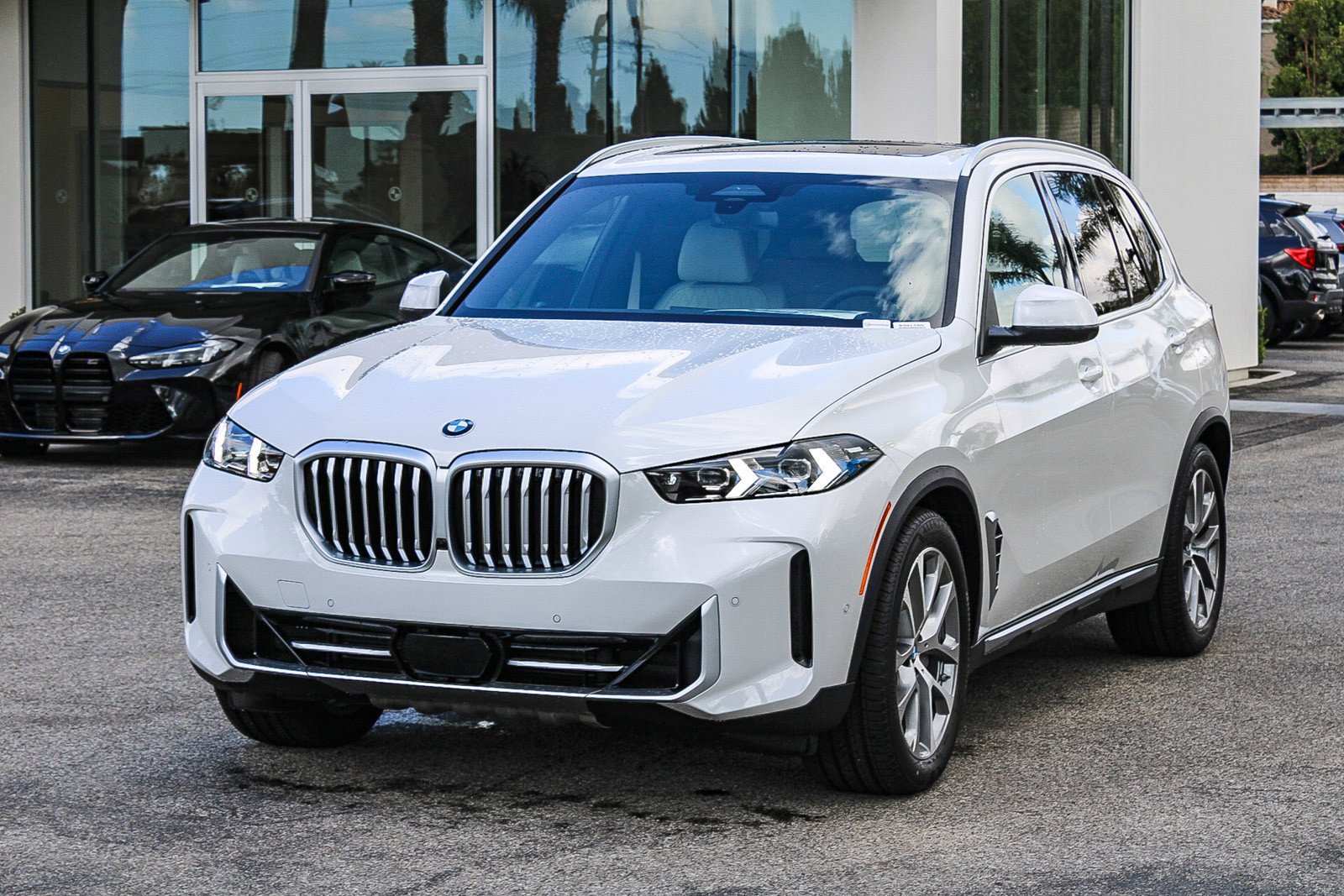 New 2026 Mineral White Metallic BMW xDrive40i image 3