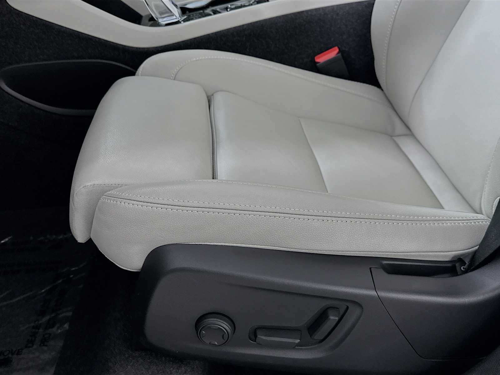 Used 2026 Crystal White Volvo Ultra image 18