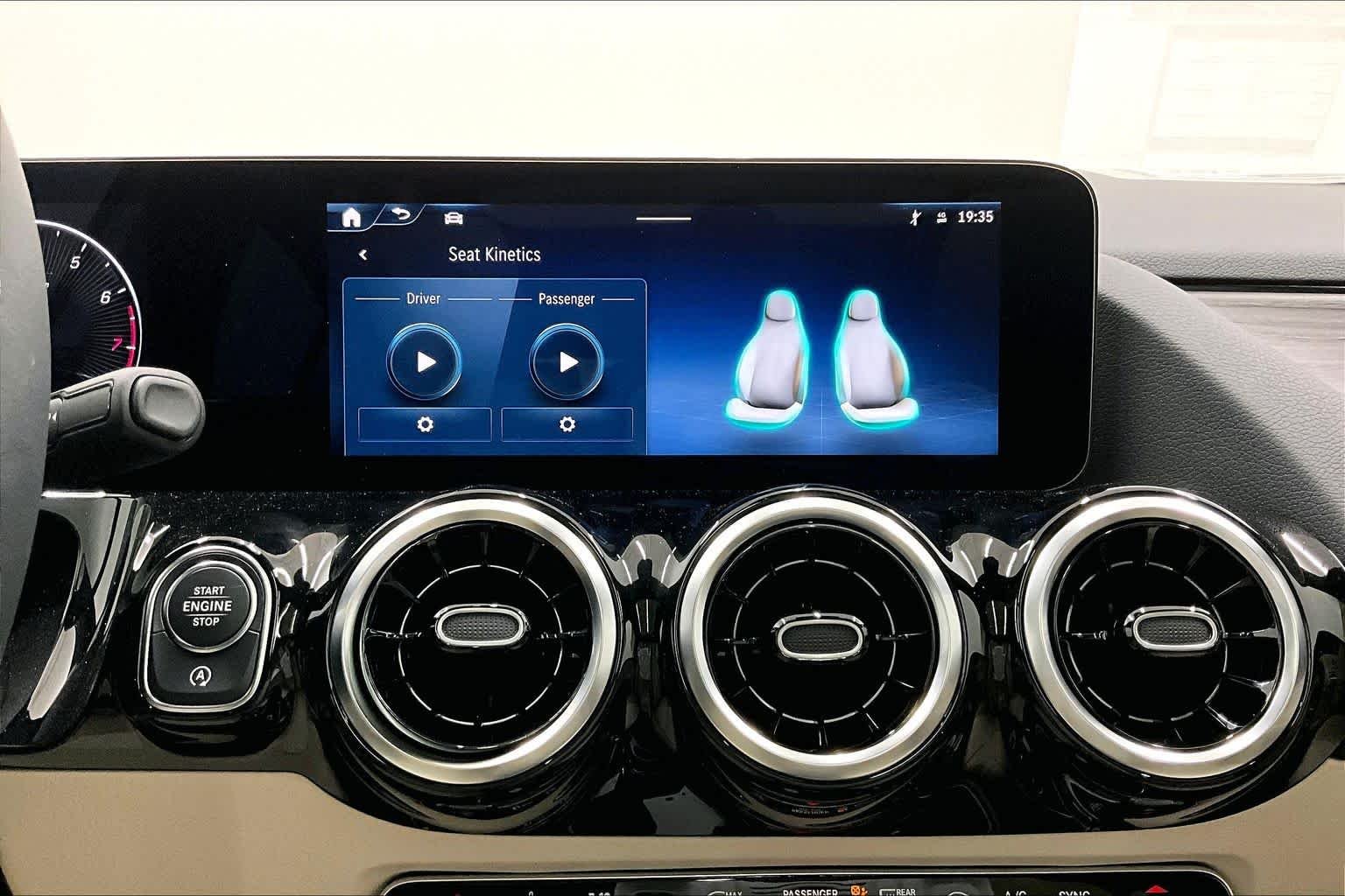 New 2026 Polar White Mercedes-Benz GLA 250 image 20