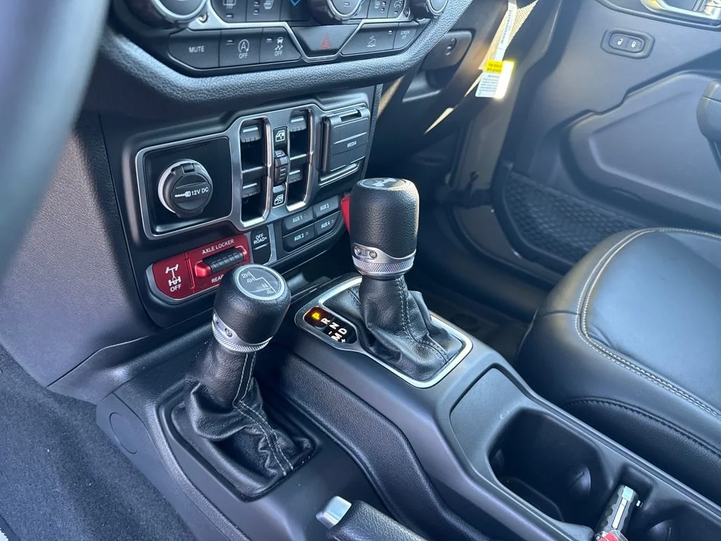 2025 Jeep Wrangler 4-Door Willys - Photo 23