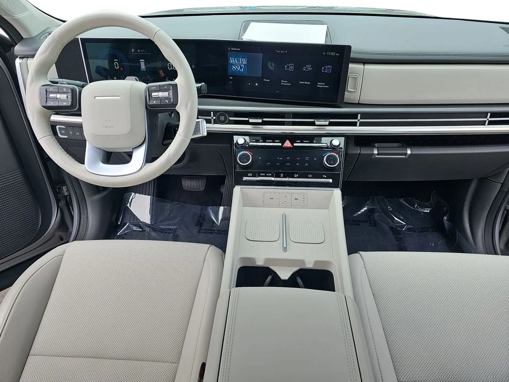 Used 2025 Silver Hyundai SEL image 9