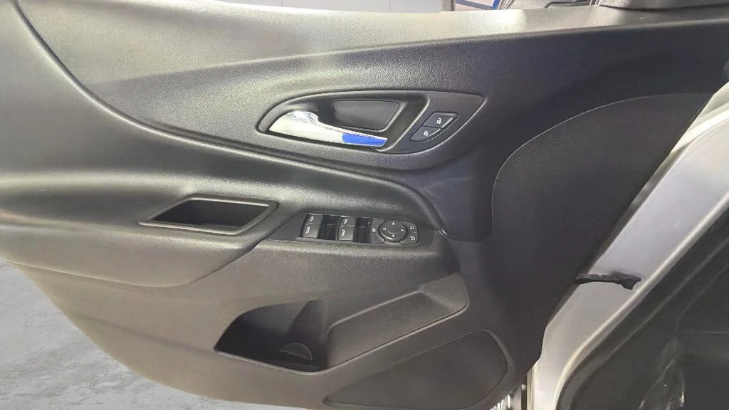 Used 2018 SILVER ICE METALLIC Chevrolet LT image 24