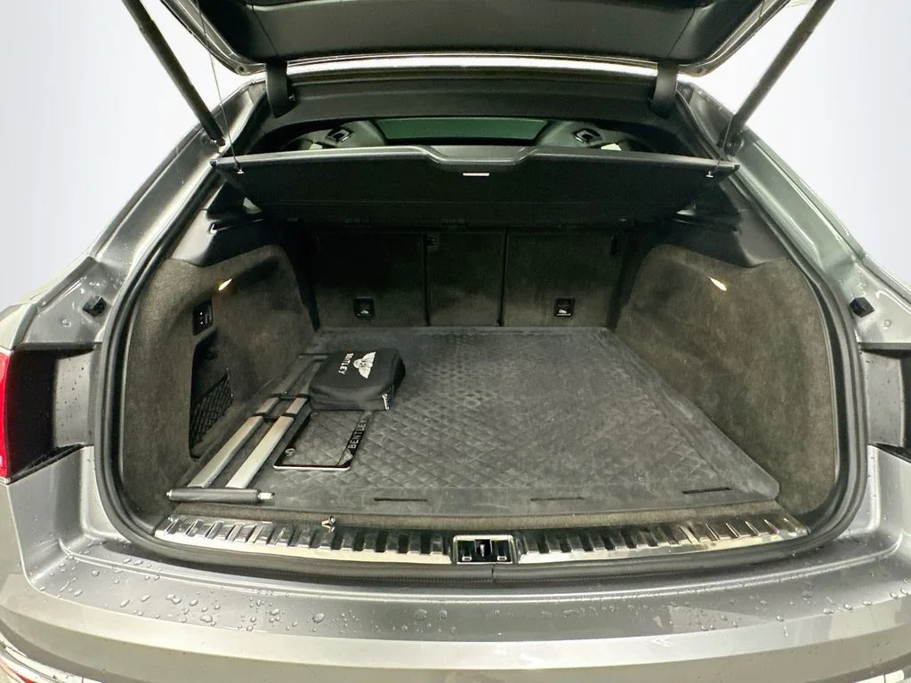 Used 2018  Bentley W12 image 27