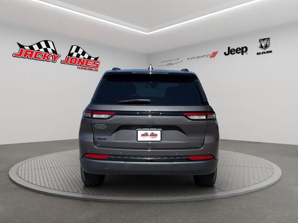 Used 2024 Baltic Gray Metallic Clearcoat Jeep Altitude X image 8