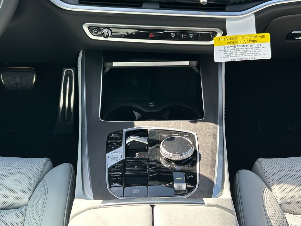 New 2026 Dravit Grey Metallic BMW xDrive50e image 27