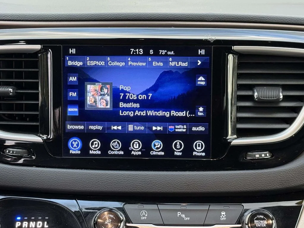 Used 2017 Red Chrysler Touring L image 19