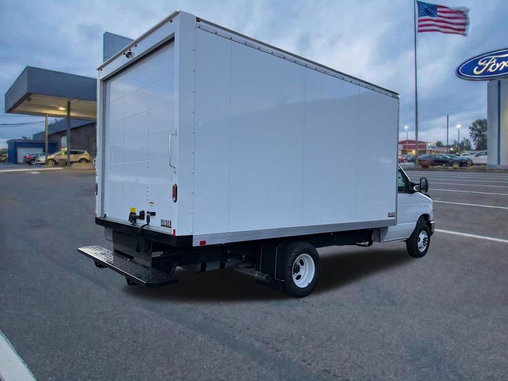 New 2026 Oxford White Ford Base image 5