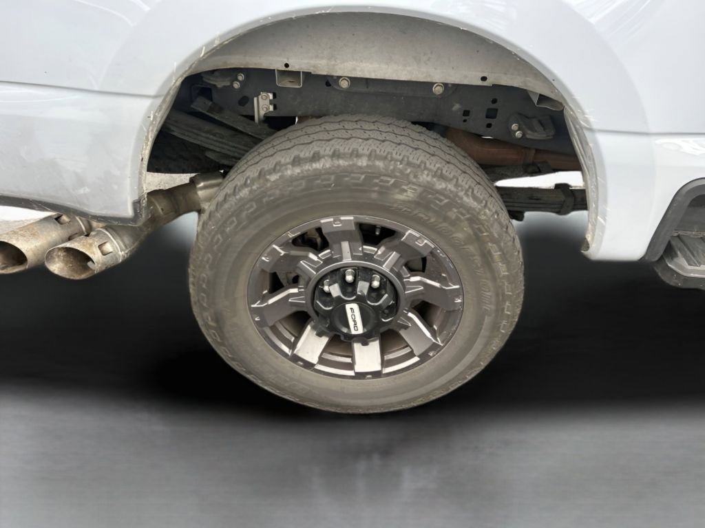 Used 2024 Gray Metallic Ford Lariat image 16