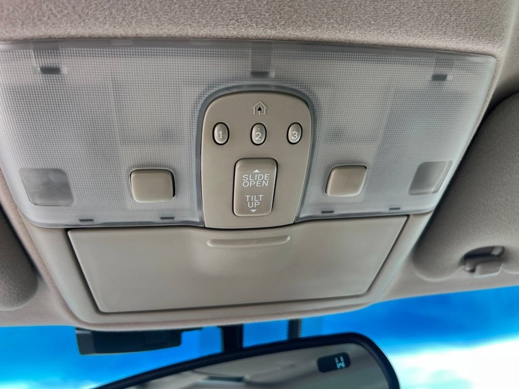 Used 2002  Lexus 300 image 27