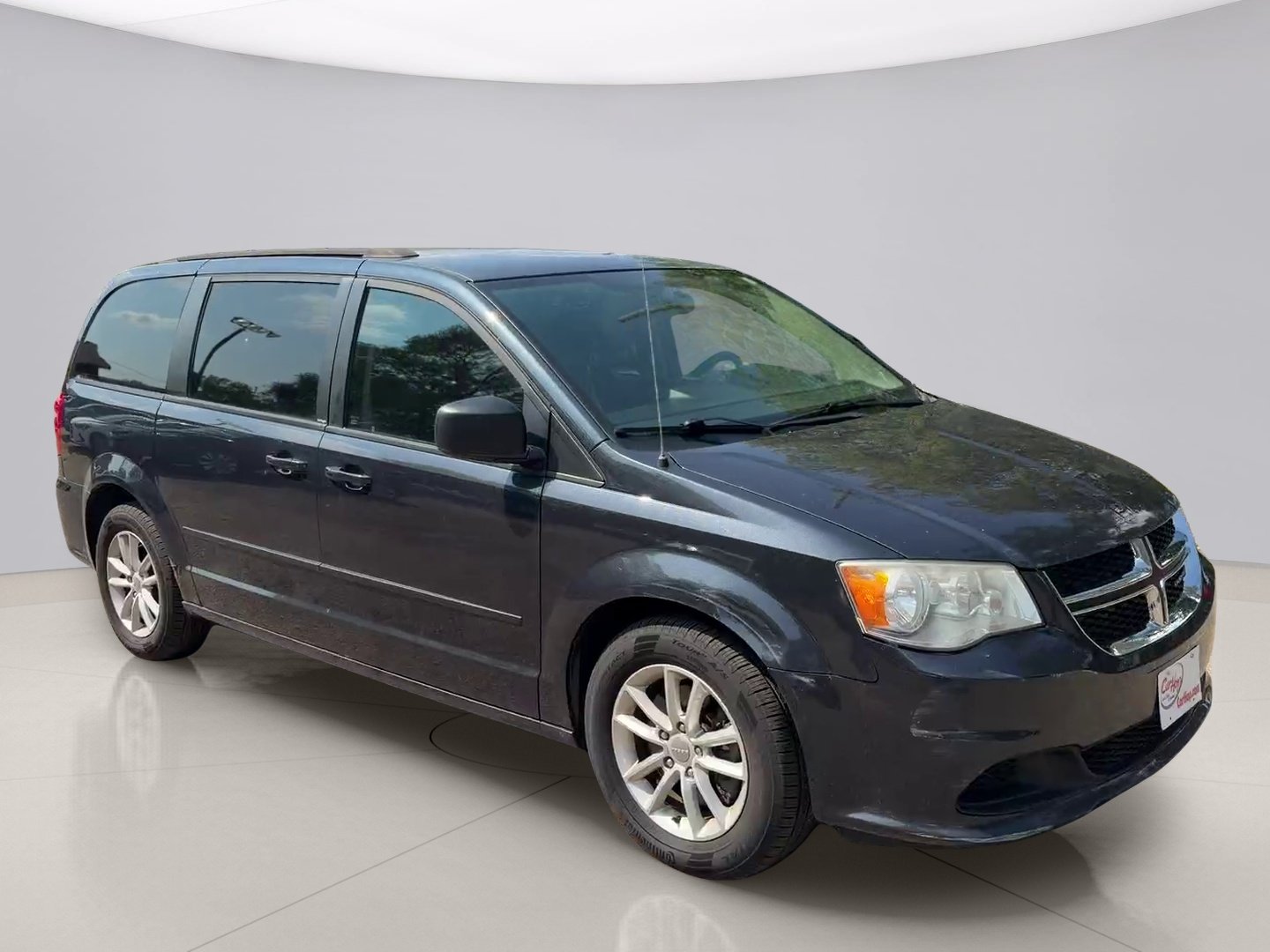 Used 2014 Gray Dodge SXT image 3