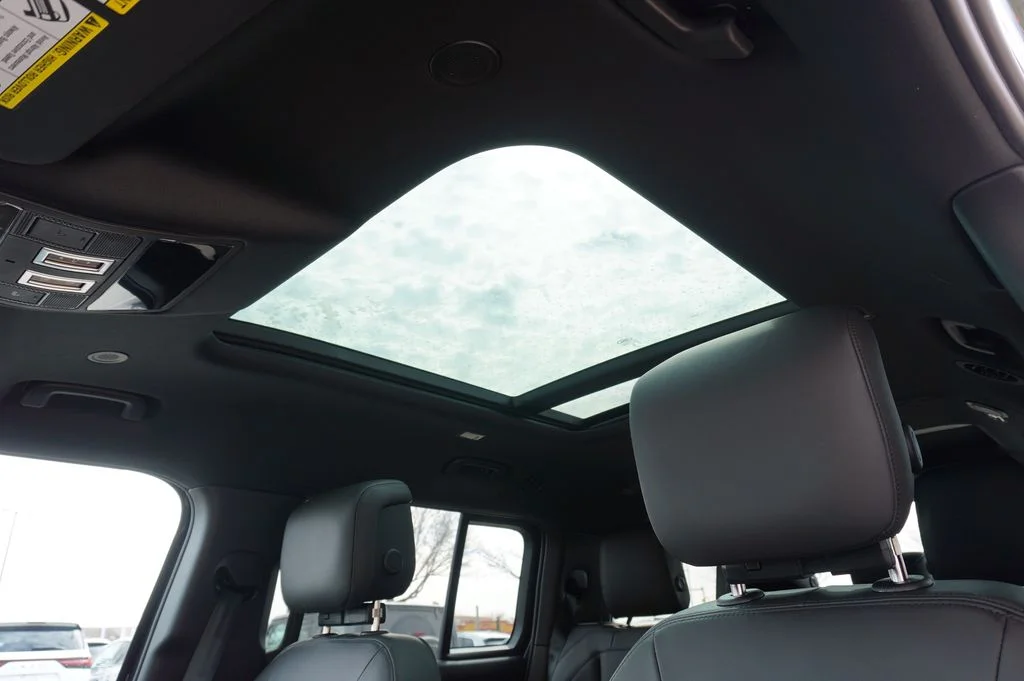 New 2026 Carpathian Grey Land Rover X-Dynamic SE image 15