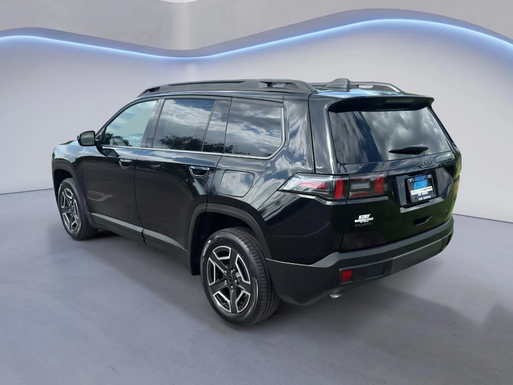 New 2026 Diamond Black Crystal Pearlcoat Jeep Limited image 3