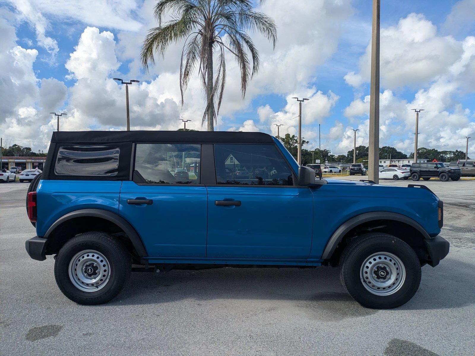 2025 Ford Bronco 4-Door Base - Photo 6