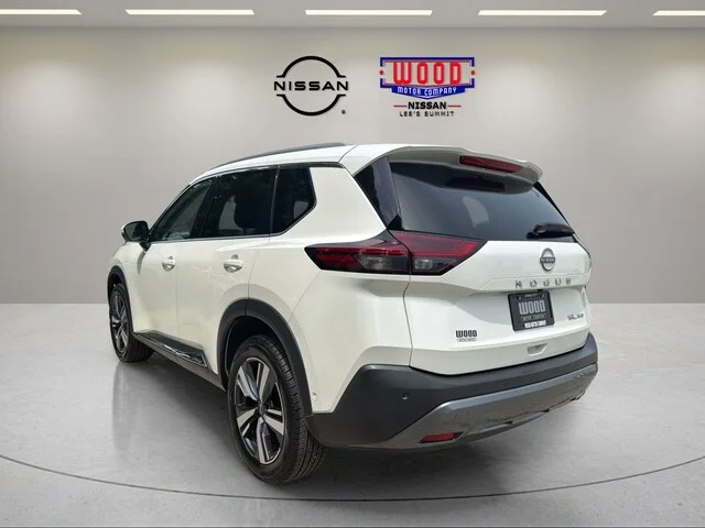 Used 2023 Pearl White Tricoat Nissan SL image 4