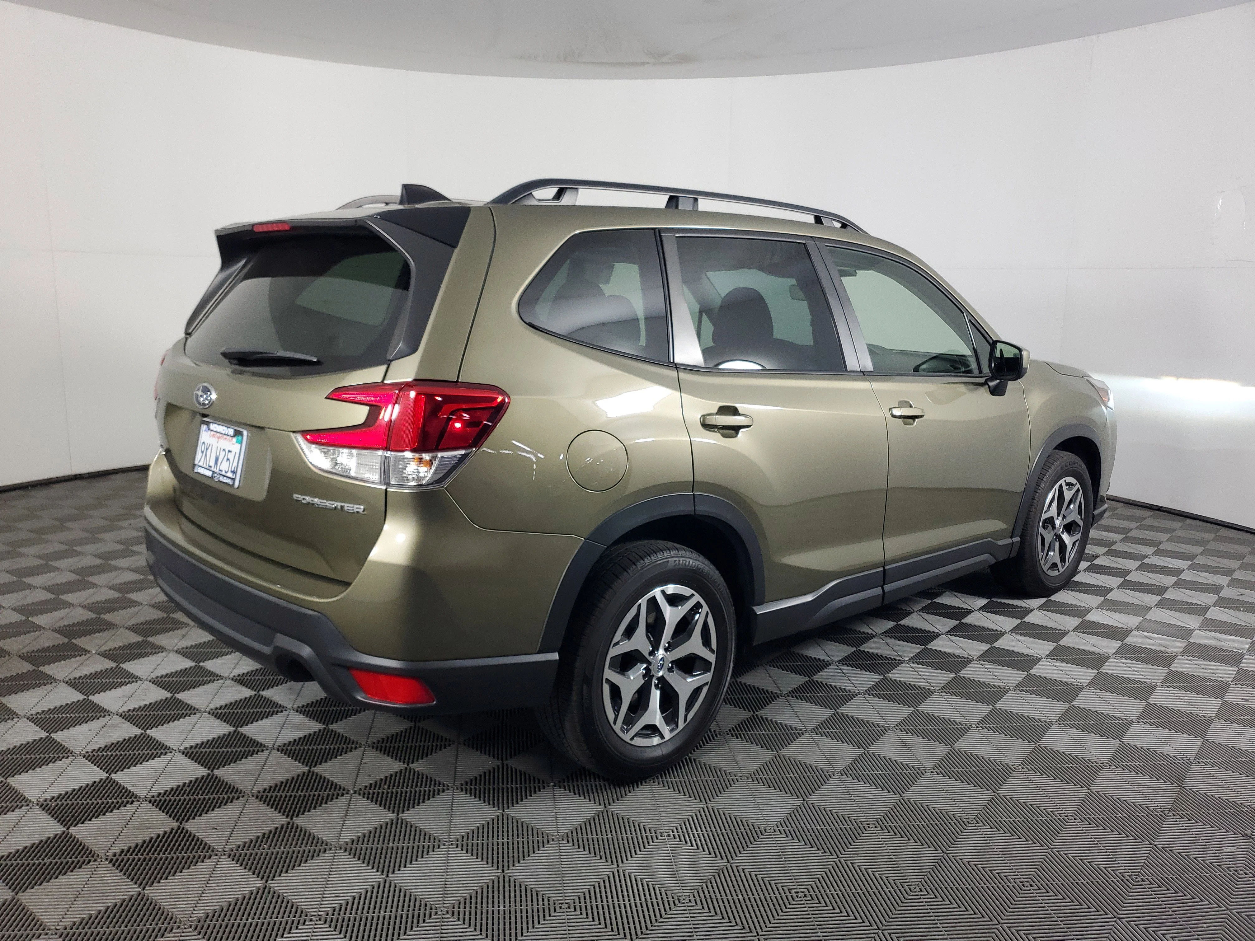 Used 2024 Autumn Green Metallic Subaru Premium image 4