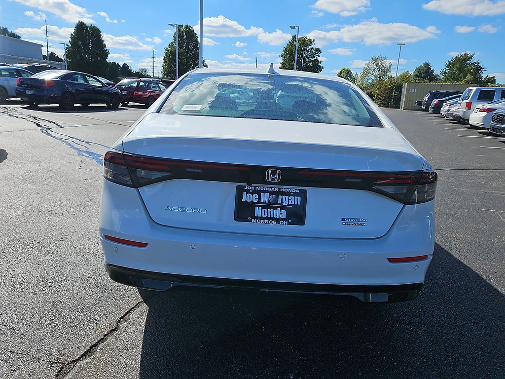 New 2026 Platinum White Pearl Honda Touring image 8