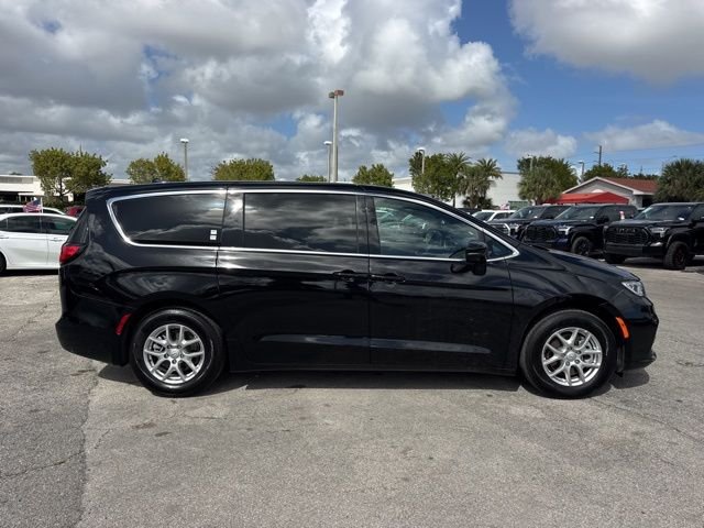 2026 Chrysler Pacifica Select - Photo 6